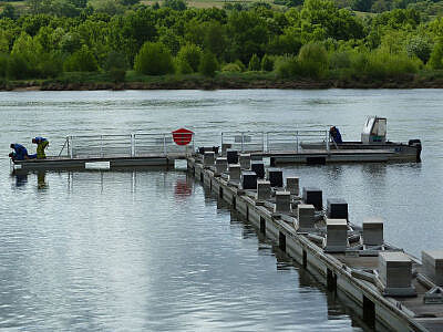 Fixation du ponton en Loire Fixation du ponton en Loire
