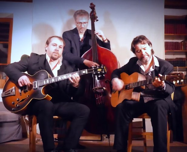 Ambiance musicale sur le port d'Oudon avec le groupe TDT trio